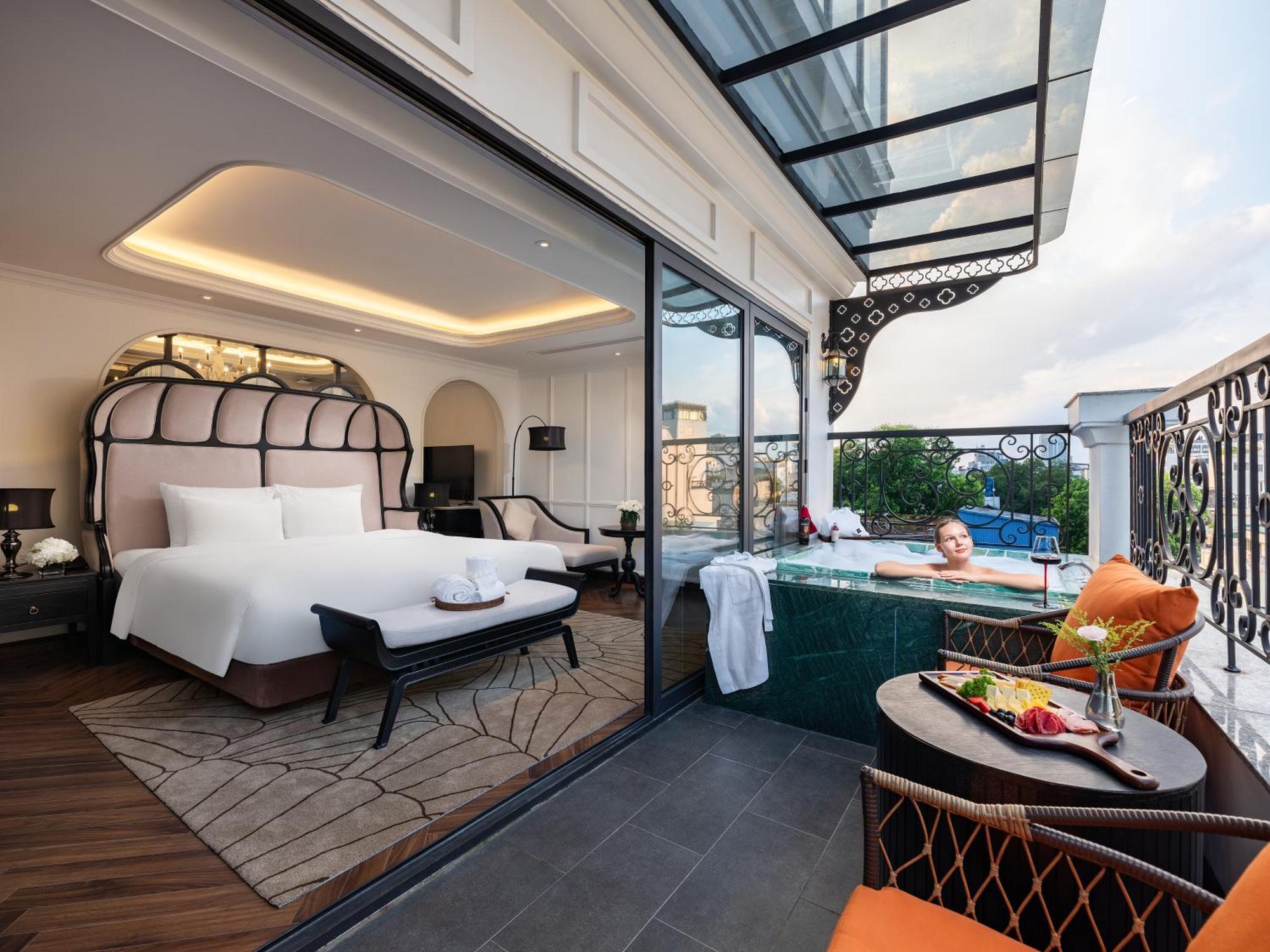 Grand Colonial Terrace Suite City View with Private Jacuzzi & Spa Benefits